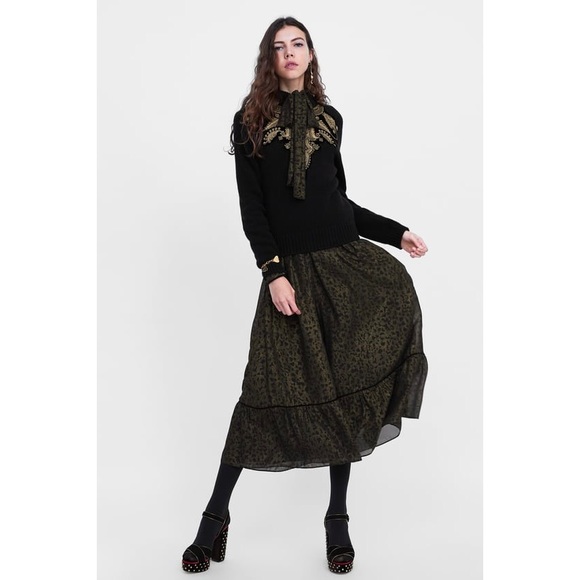 🌙 Zara Knit Sweater with Beading - Gold Appliqué - Picture 3 of 9